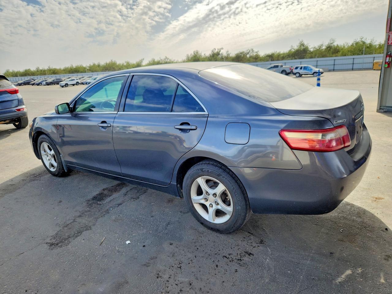 2007 Toyota Camry Le - Image 2