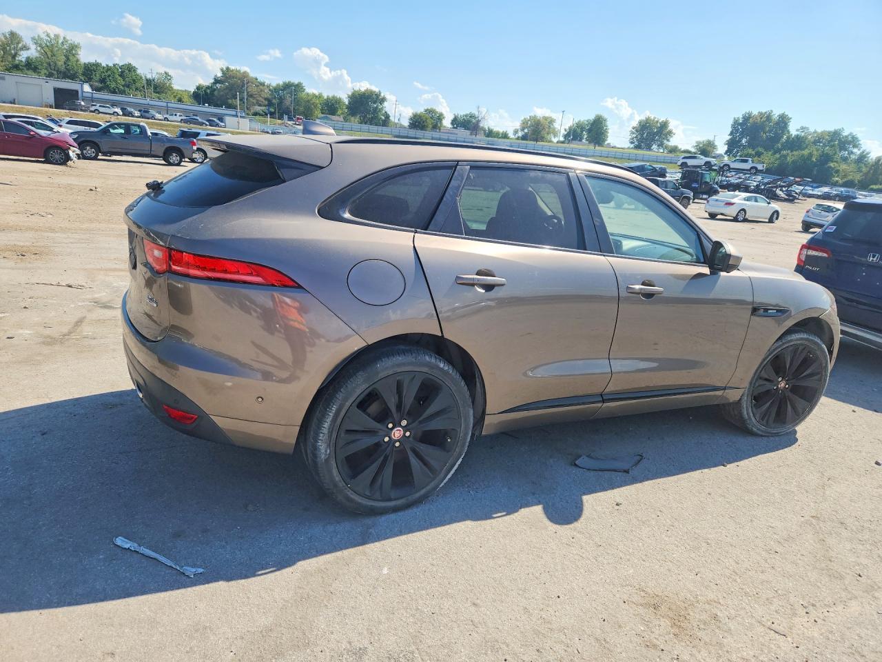 2017 Jaguar F-Pace R - Sport - Фото 3