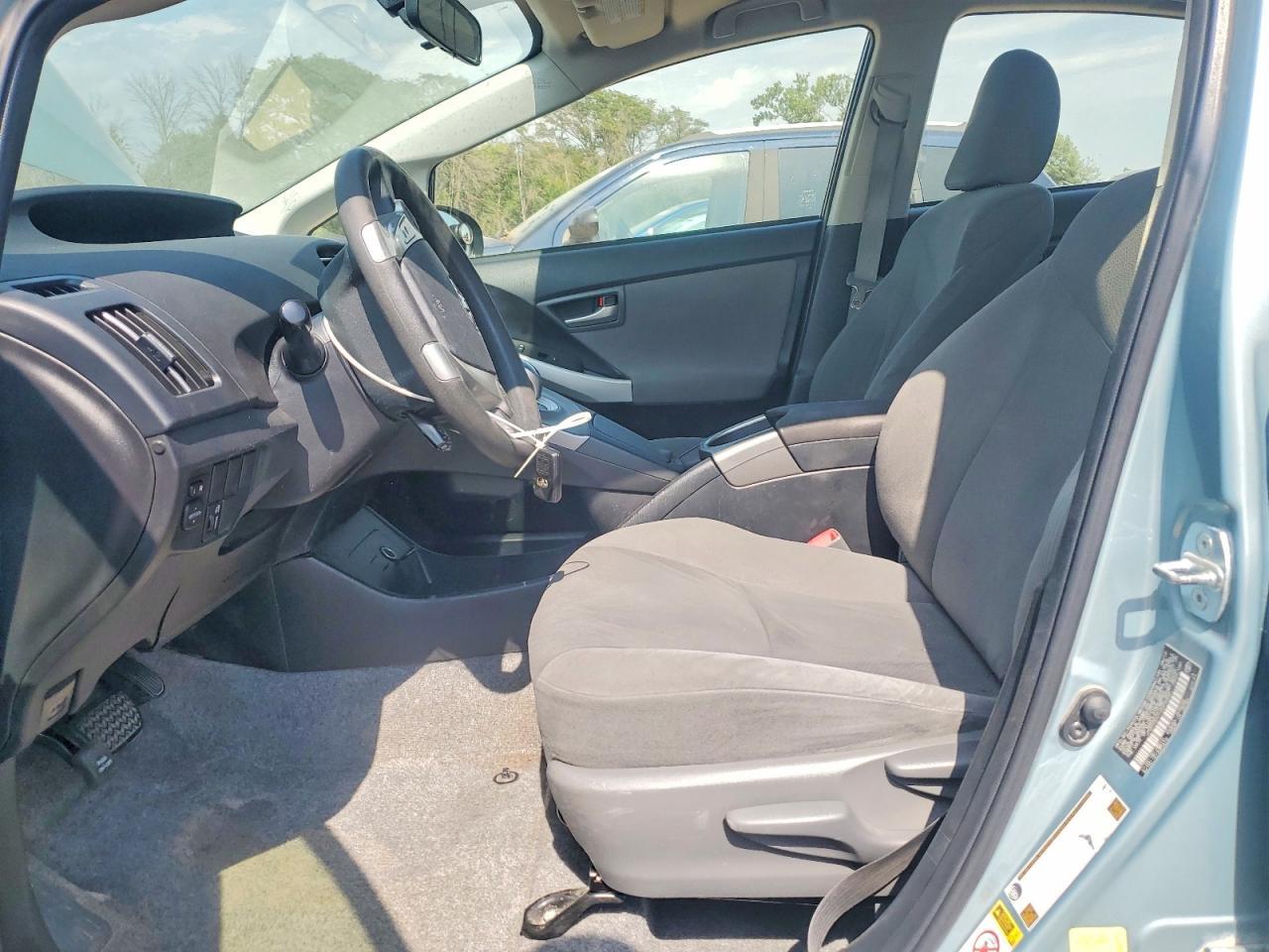 2012 Toyota Prius Three - Image 7