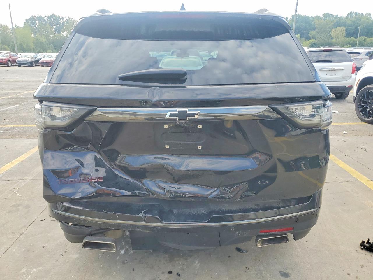 2021 Chevrolet Traverse Premier - Фото 6