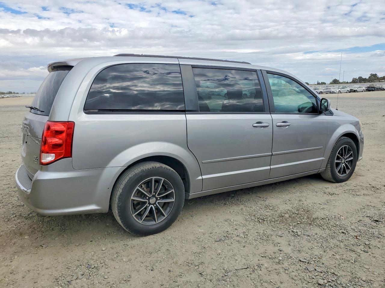 2016 Dodge Grand Caravan R/T - Фото 3