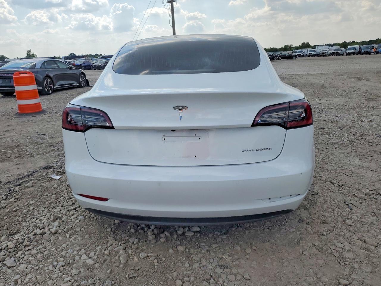 2020 Tesla Model 3 - Фото 6
