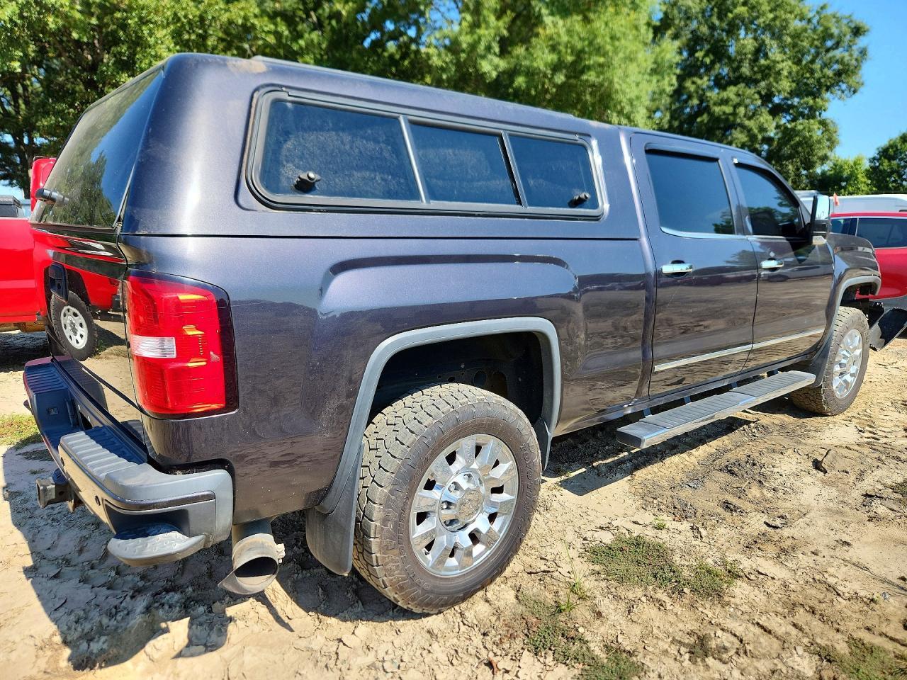 2015 GMC Sierra K2500 Denali - Image 3
