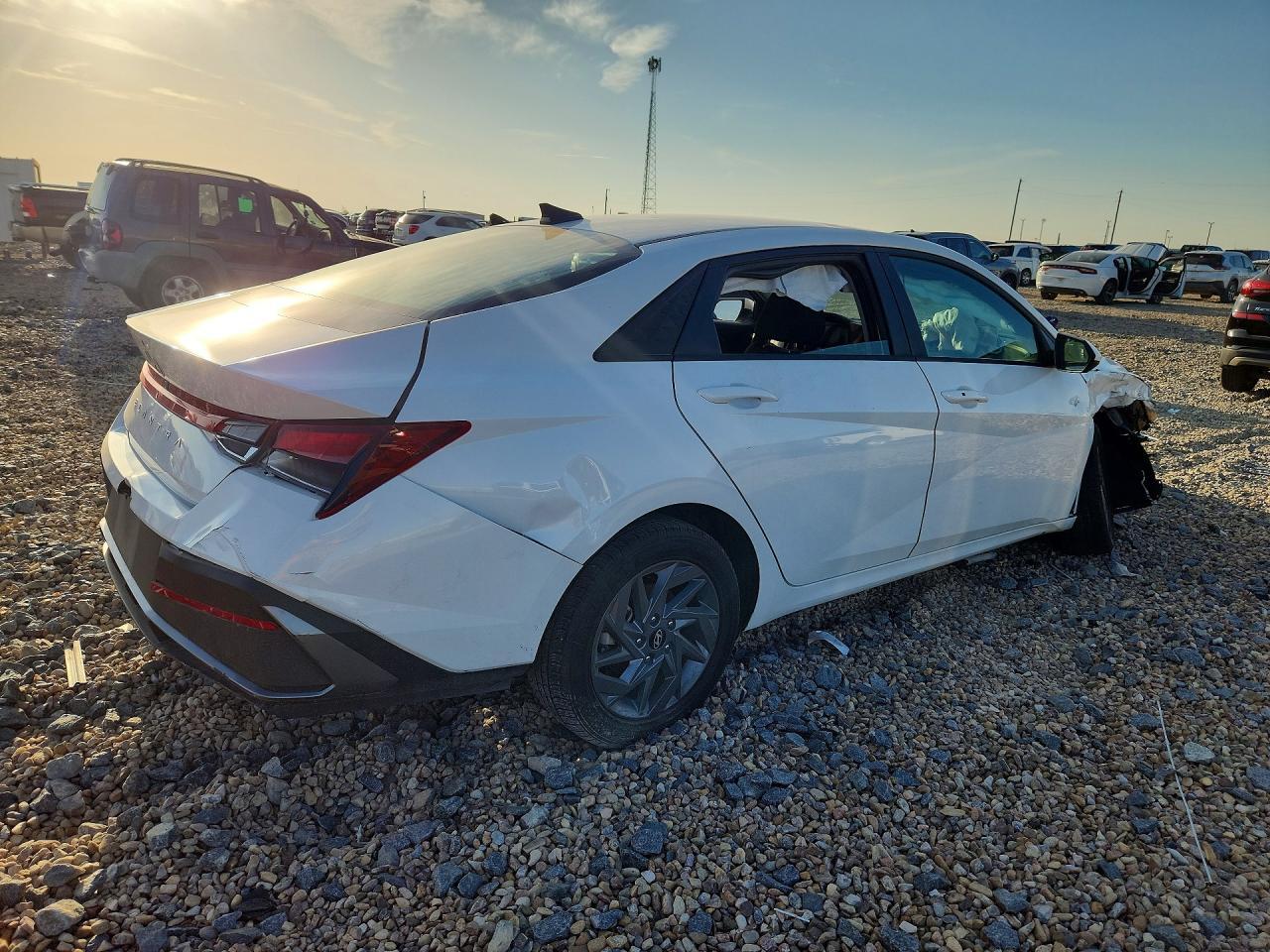 2024 Hyundai Elantra Sel - Фото 3