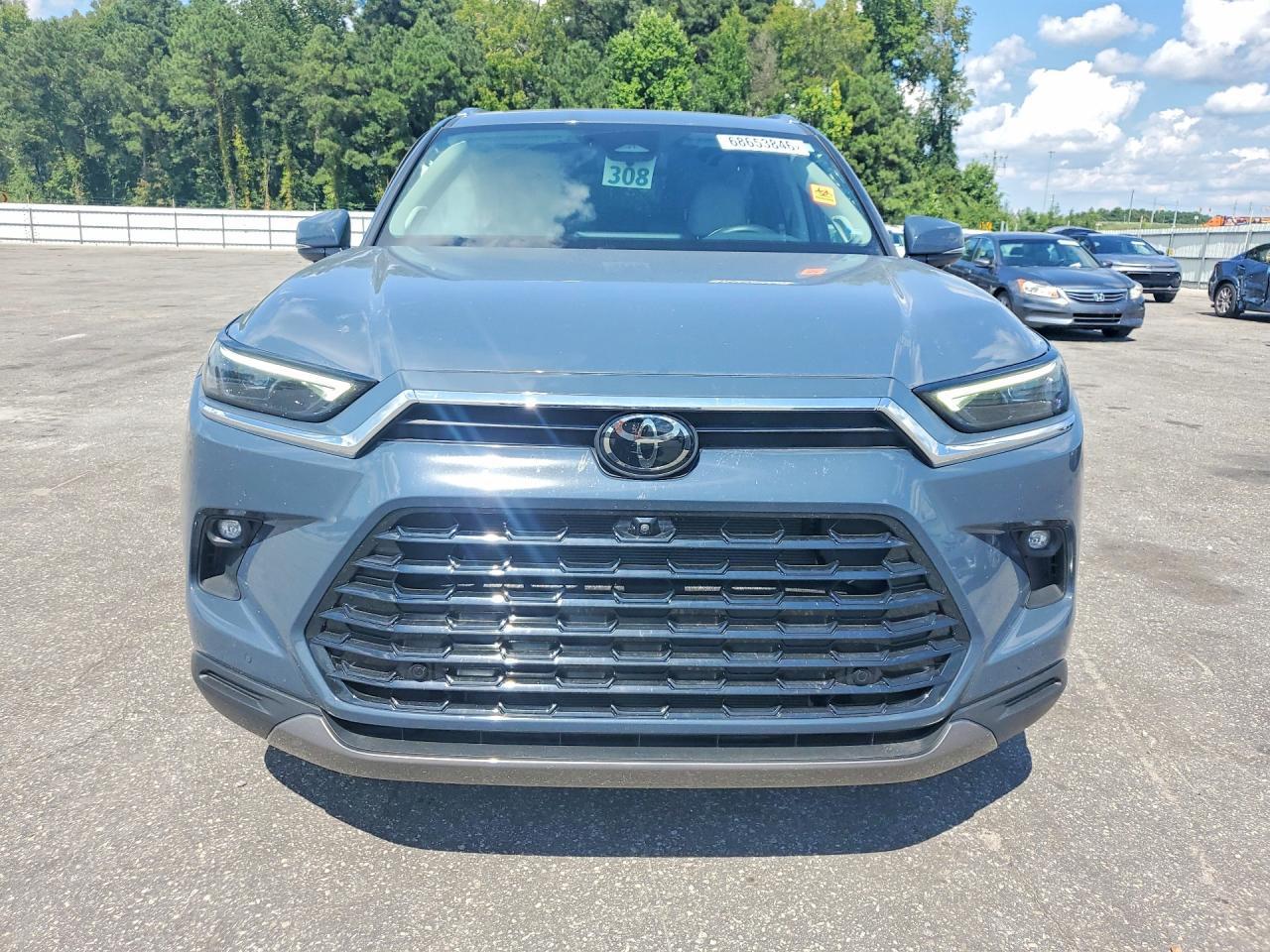 2025 Toyota Grand Highlander Platinum - Image 5