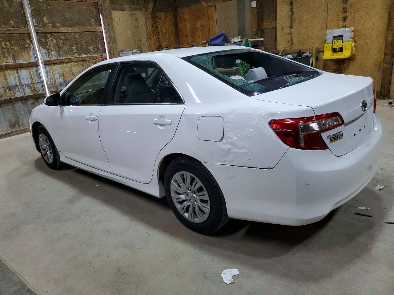 2014 Toyota Camry Le - Фото 2