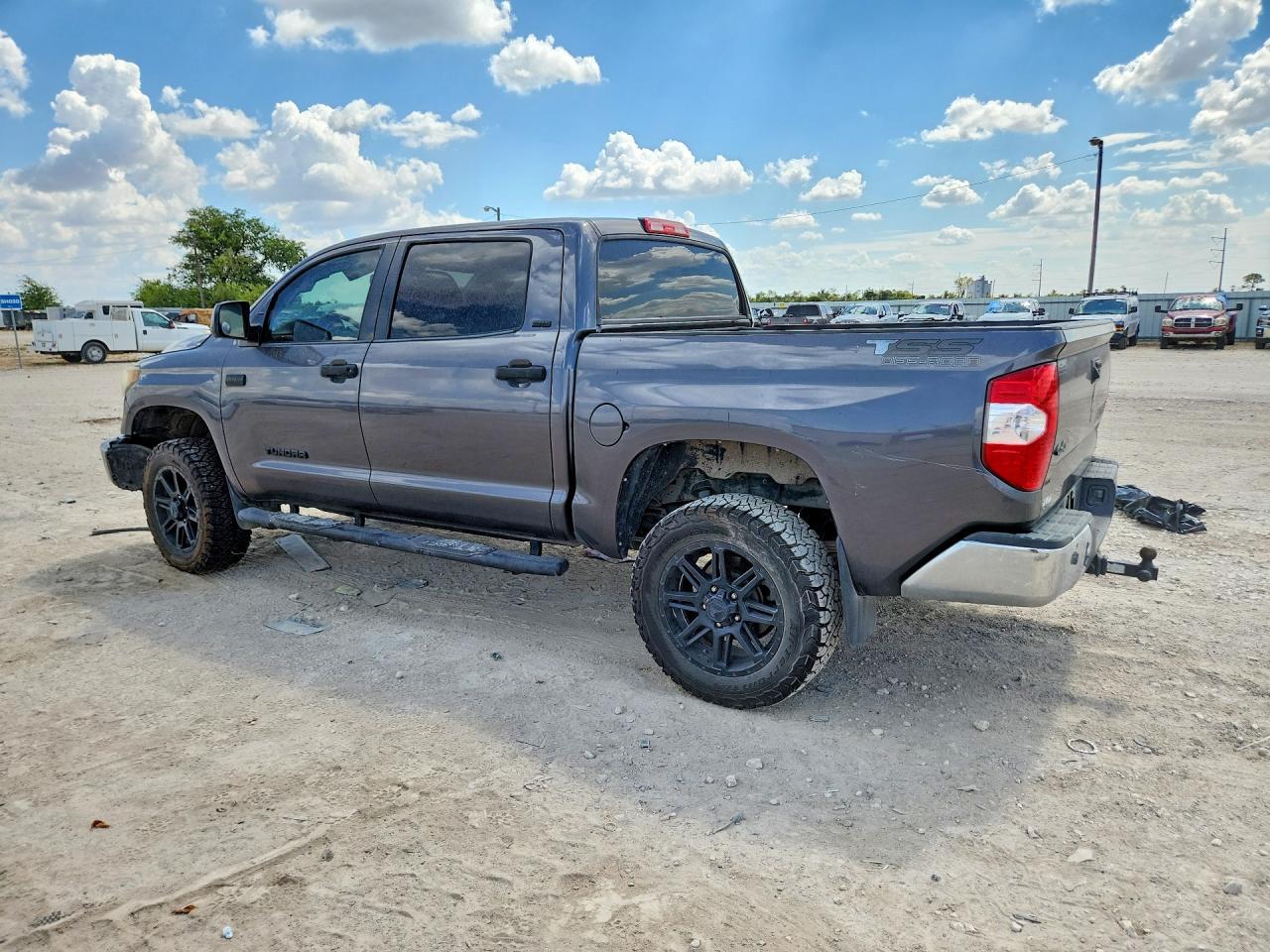 2018 Toyota Tundra Crewmax Sr5 - Image 2