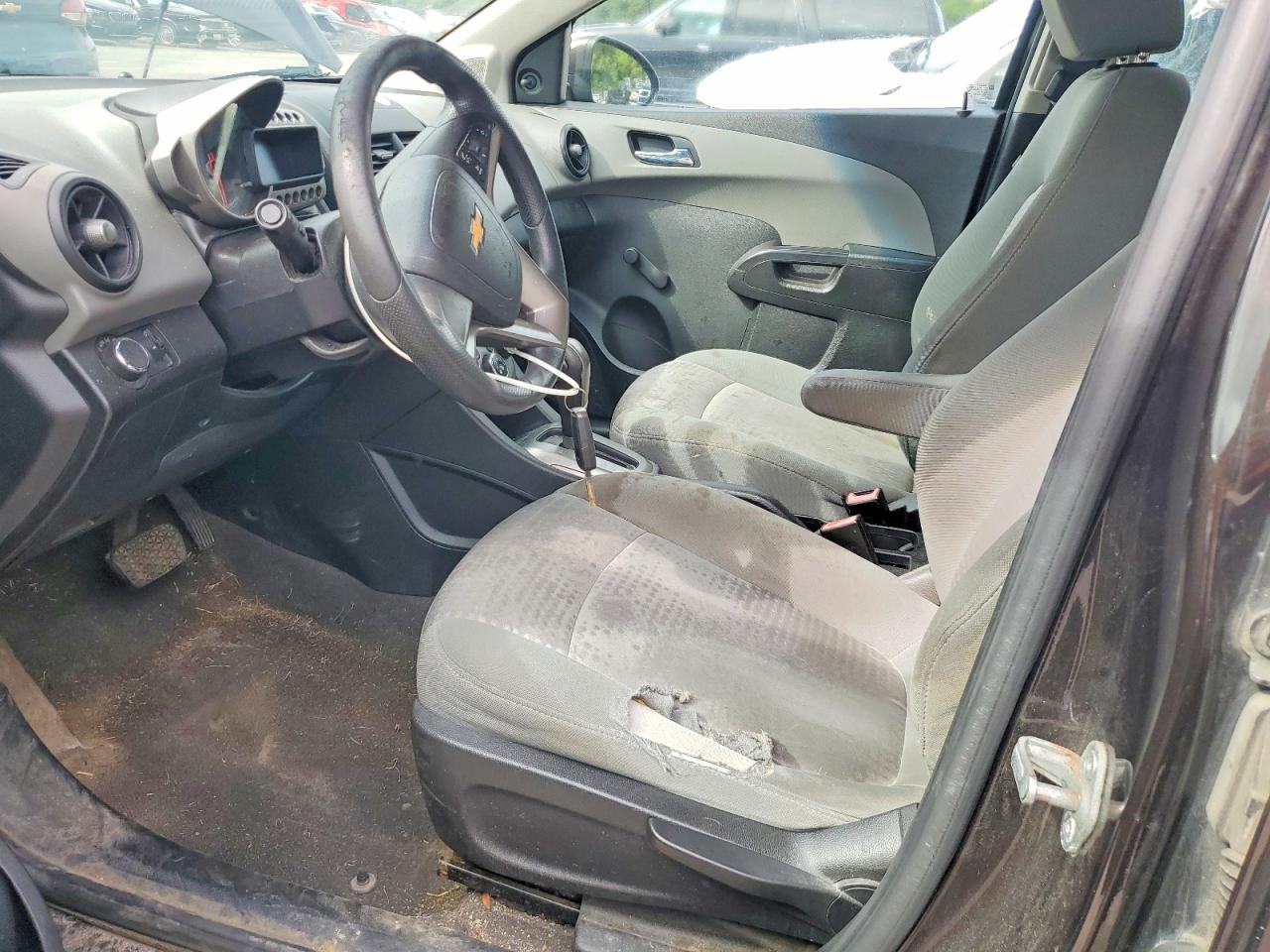 2013 Chevrolet Sonic Ls - Image 7
