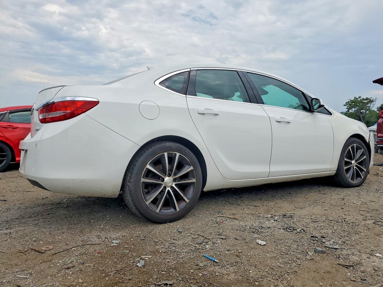 2017 Buick Verano Sport Touring - Фото 3