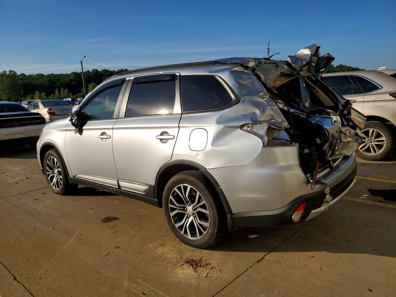 2016 Mitsubishi Outlander Se - Фото 2