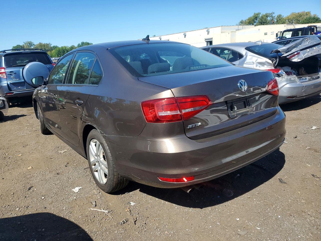 2015 Volkswagen Jetta Base - Image 2