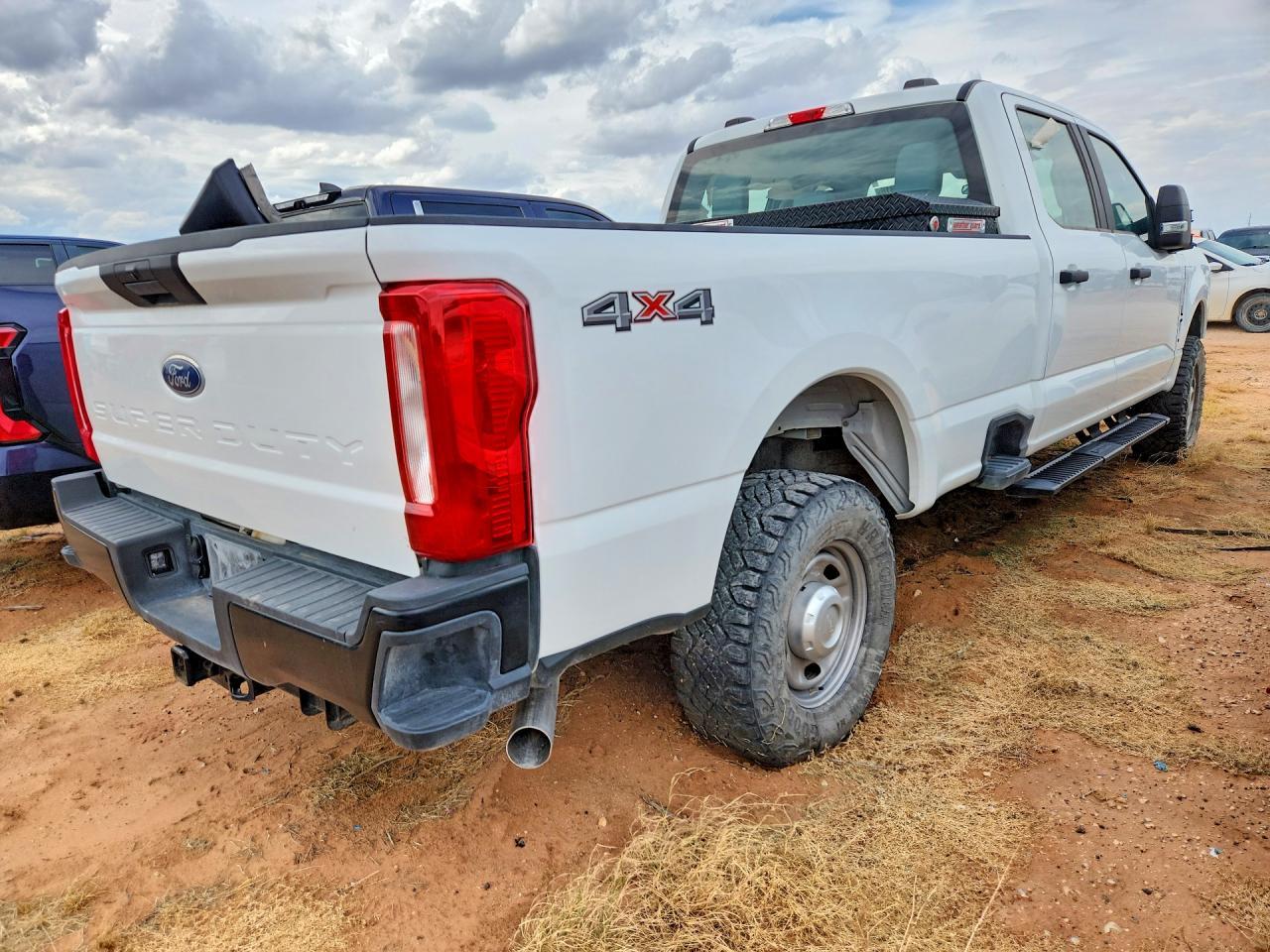 2025 Ford F250 Super Duty - Image 3