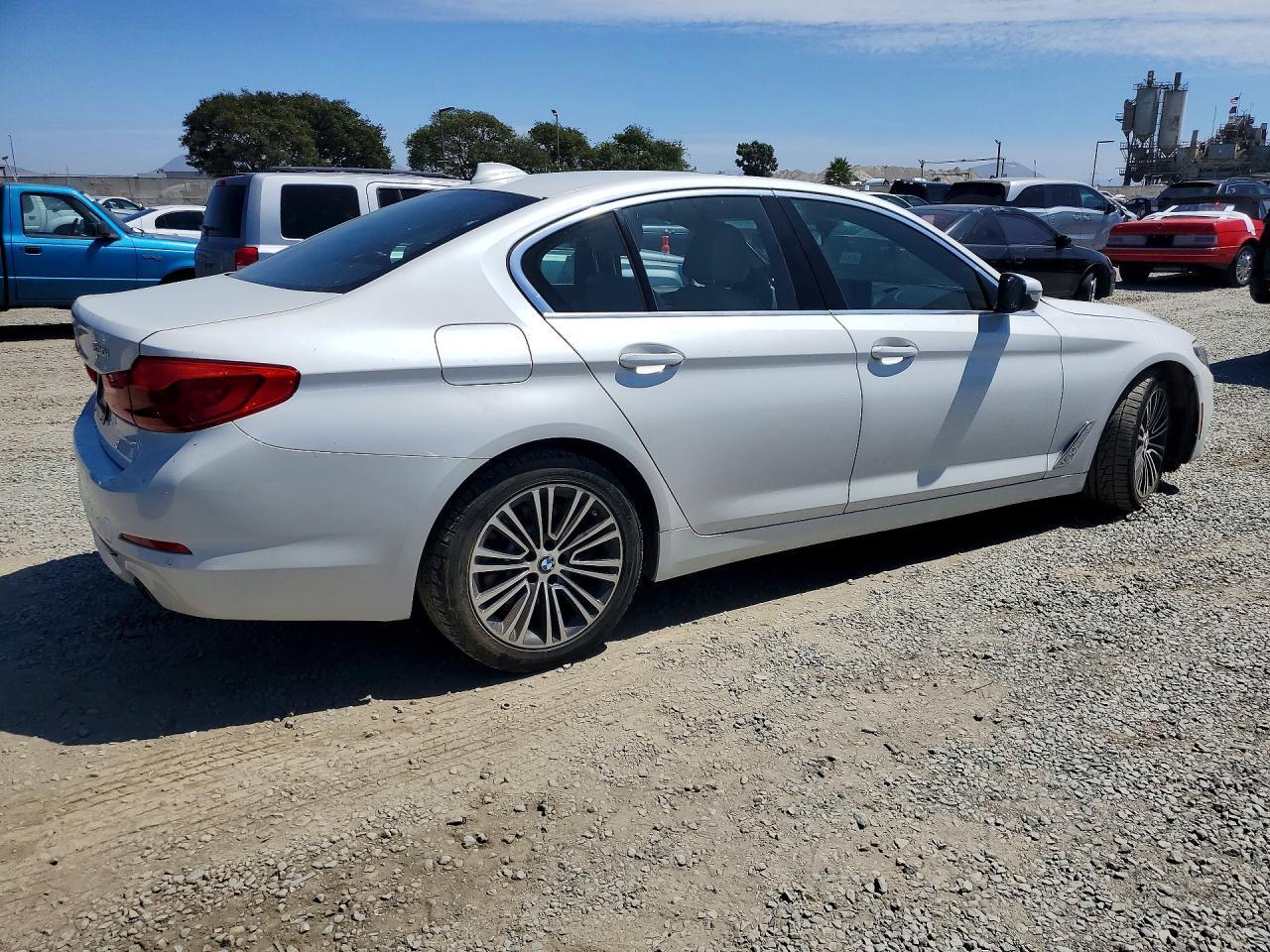 2019 BMW 530 I - Image 3