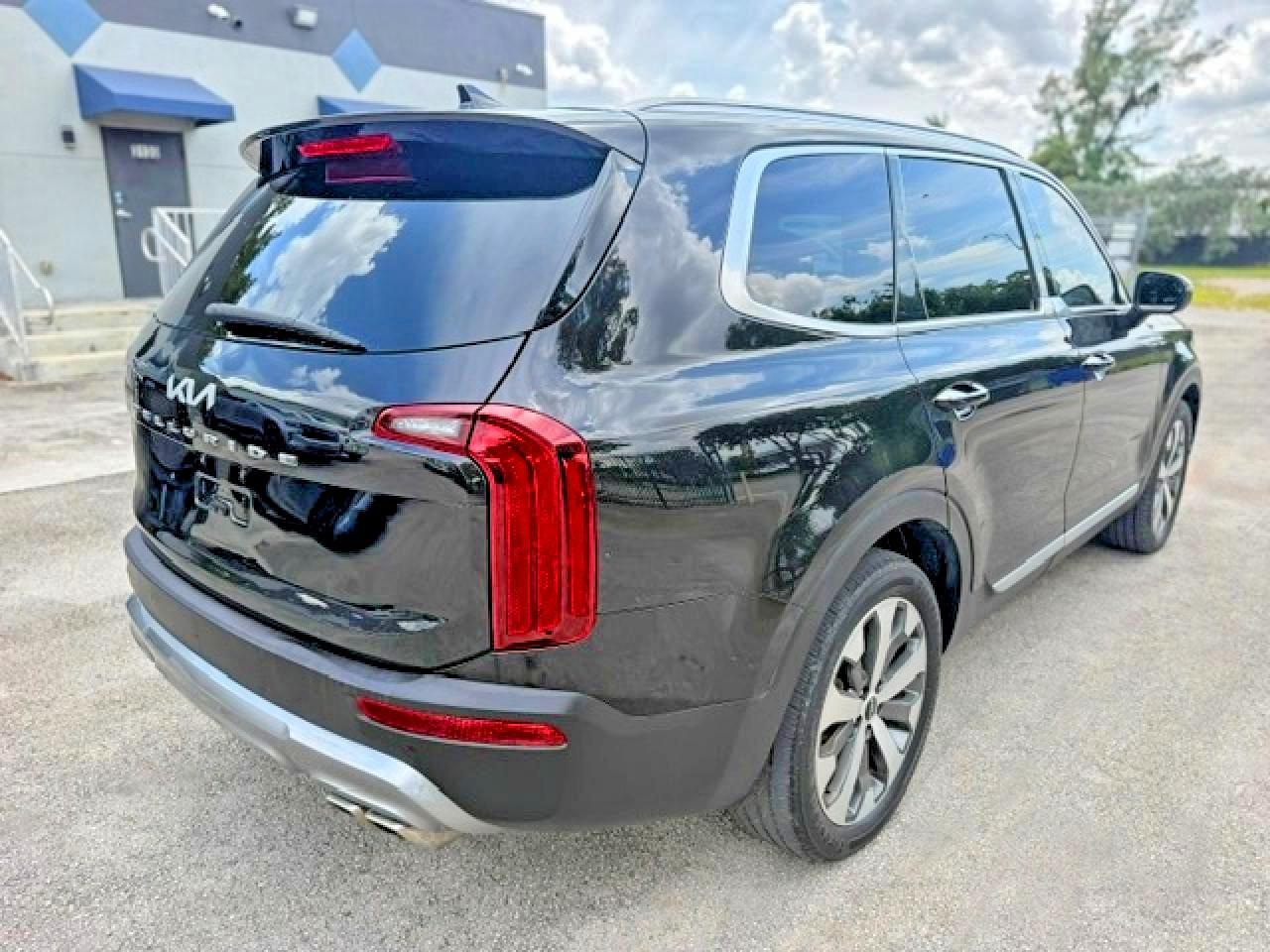2022 Kia Telluride S - Image 3