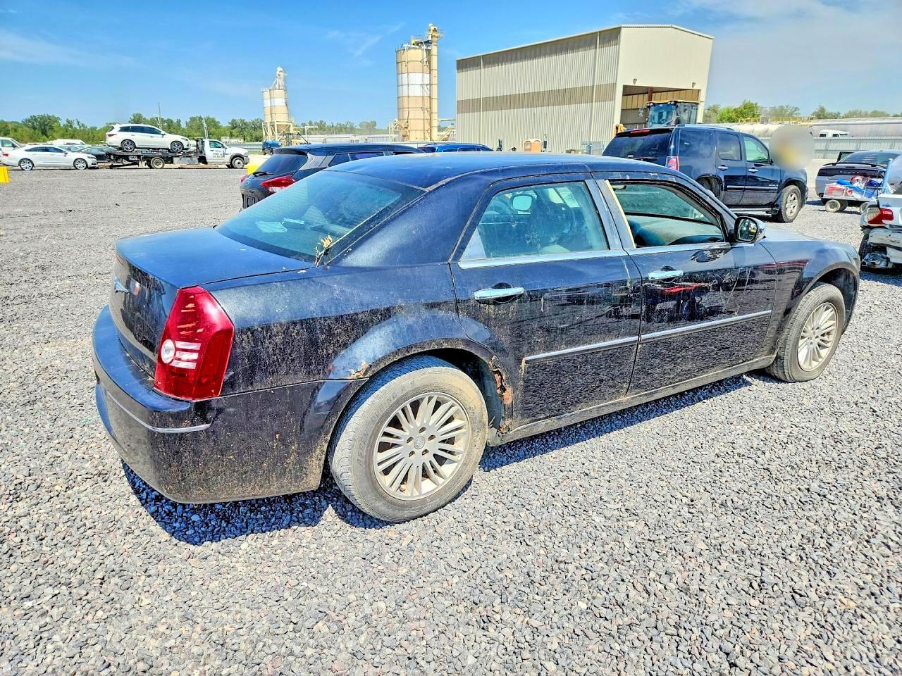 2010 Chrysler 300 Touring - Image 3