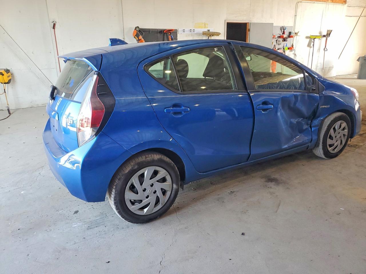 2015 Toyota Prius C Two - Фото 3