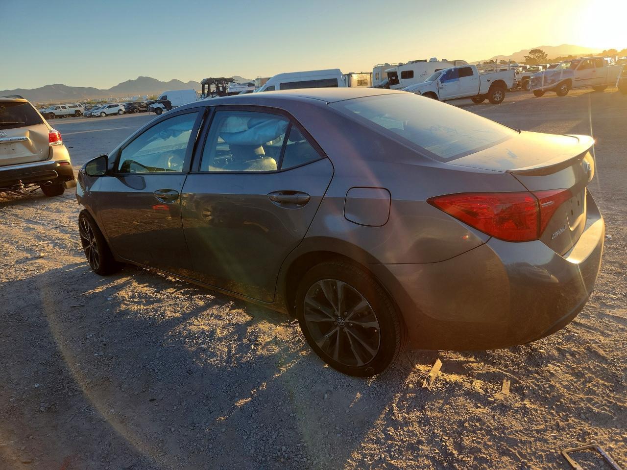 2017 Toyota Corolla Se - Image 2
