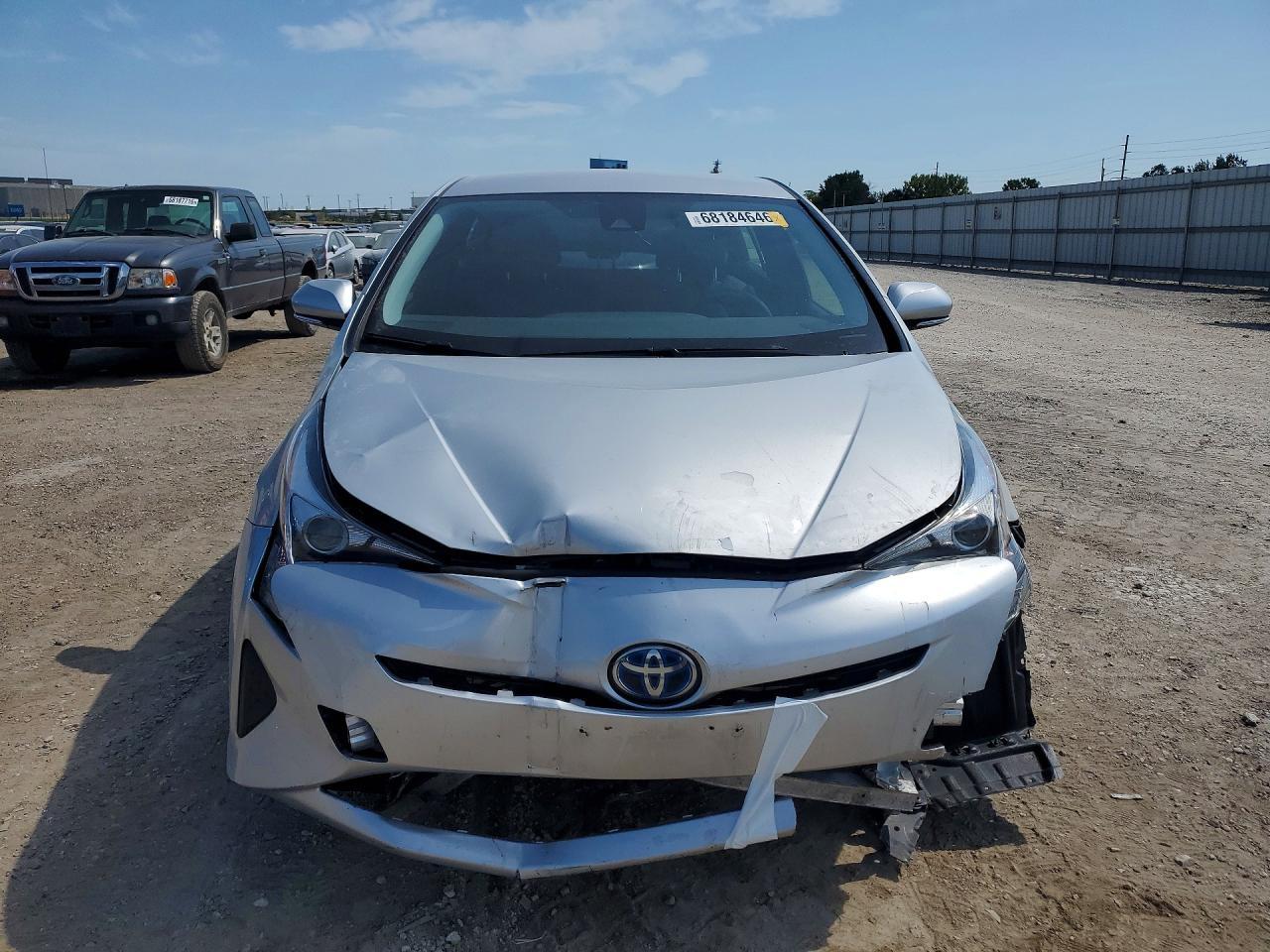2017 Toyota Prius Two - Фото 5