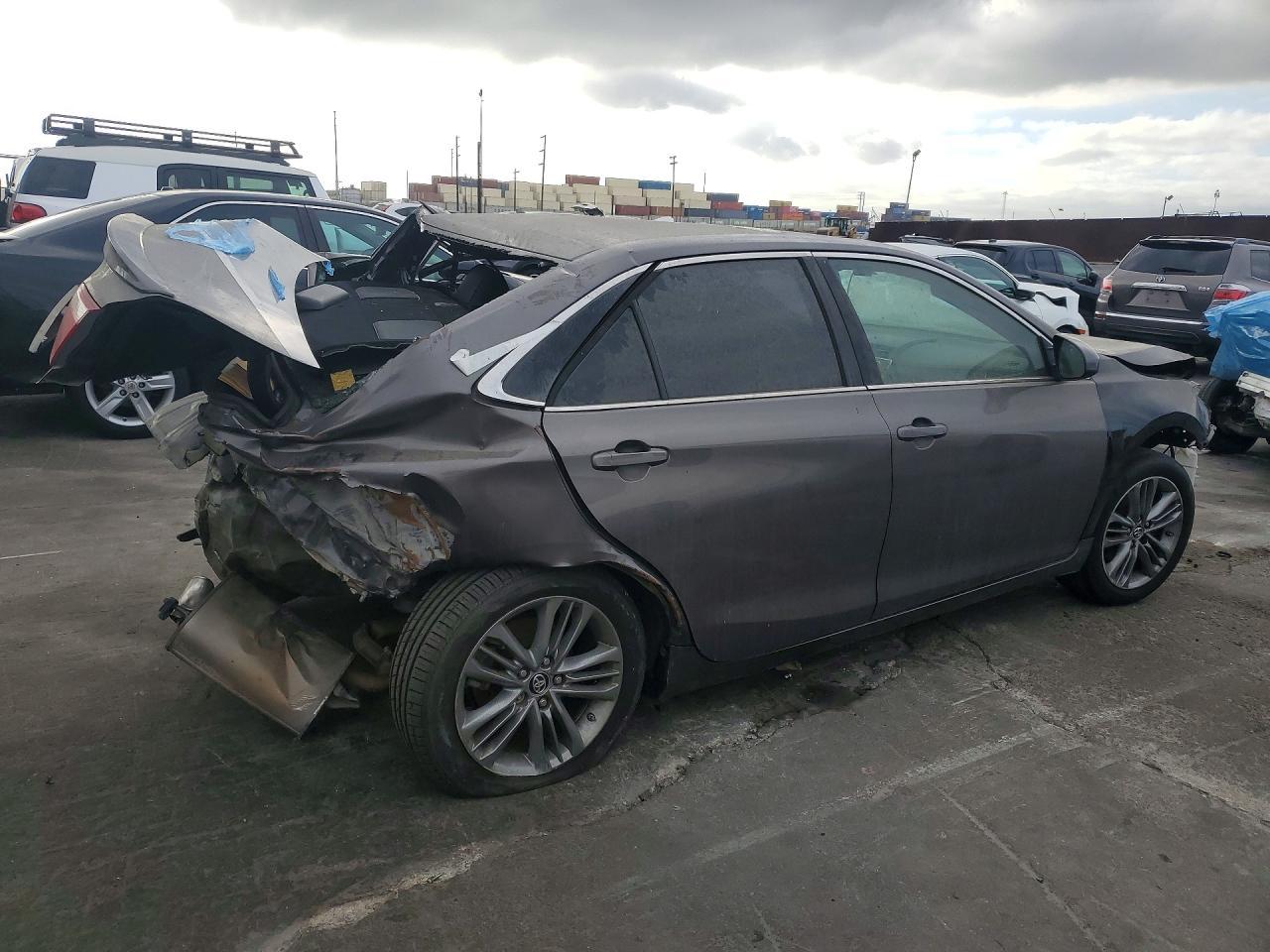 2017 Toyota Camry Se - Фото 3
