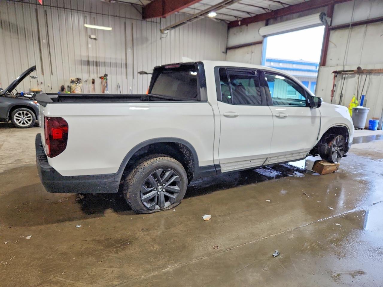 2023 Honda Ridgeline Sport - Image 3