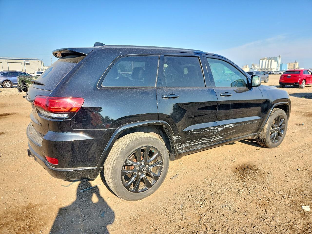 2017 Jeep Grand Cherokee Laredo - Image 3