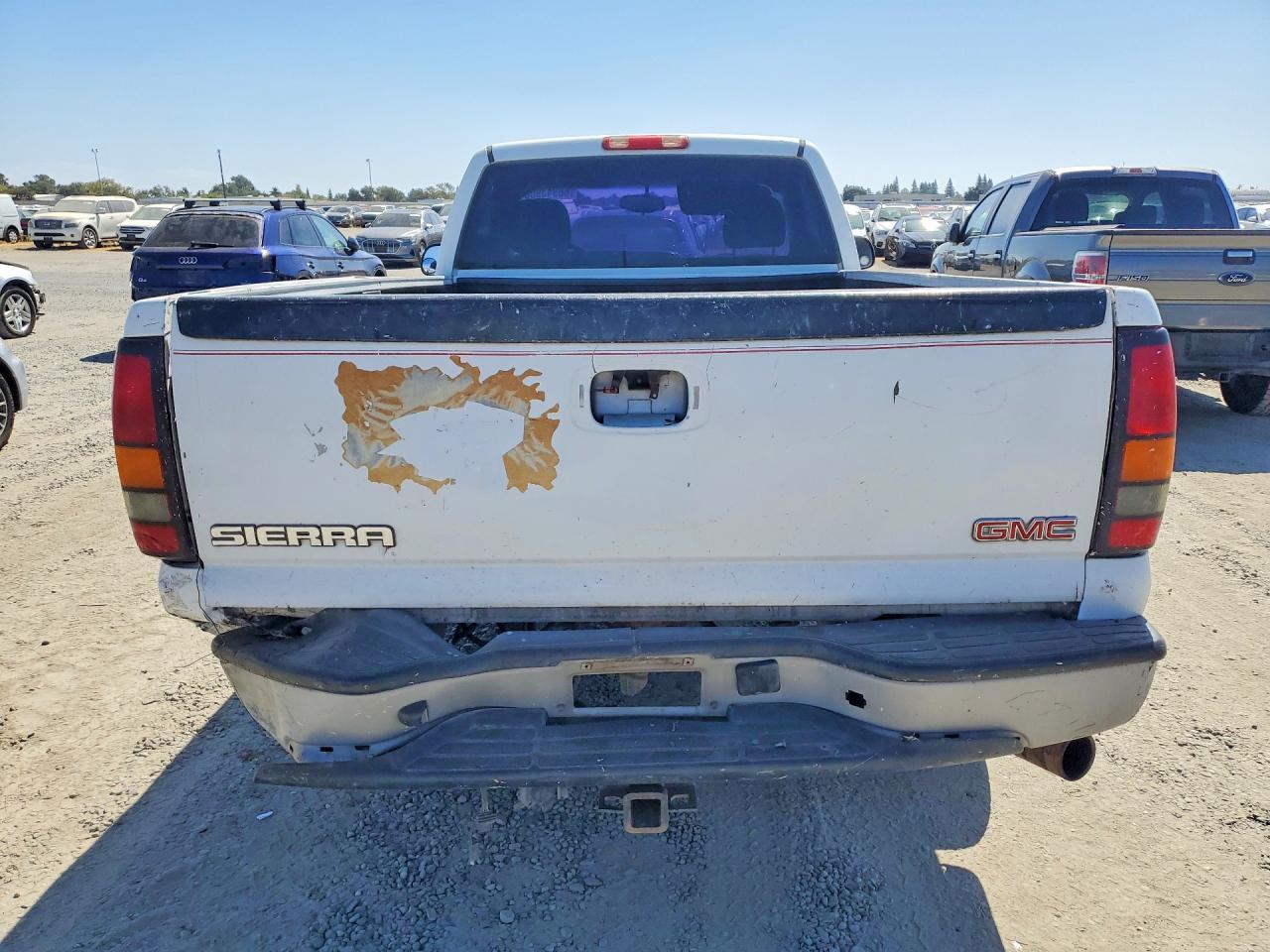 2005 GMC New Sierra C1500 - Image 6
