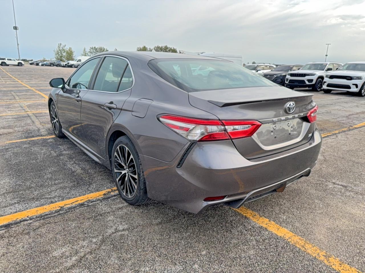 2018 Toyota Camry Se - Фото 3