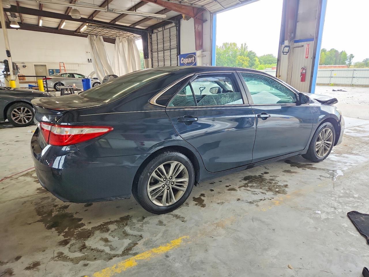 2017 Toyota Camry Se - Image 3