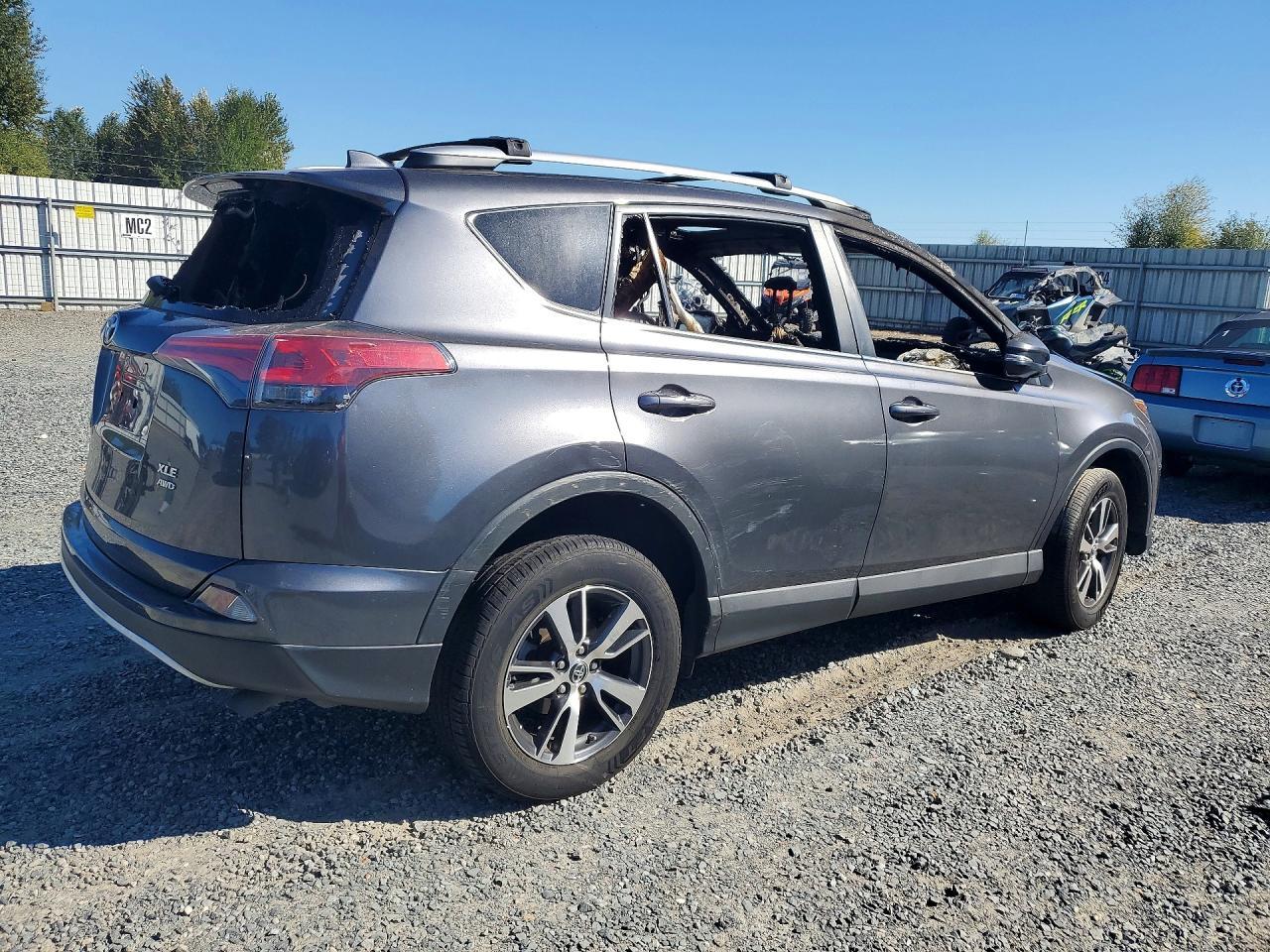 2016 Toyota Rav4 Xle - Image 3