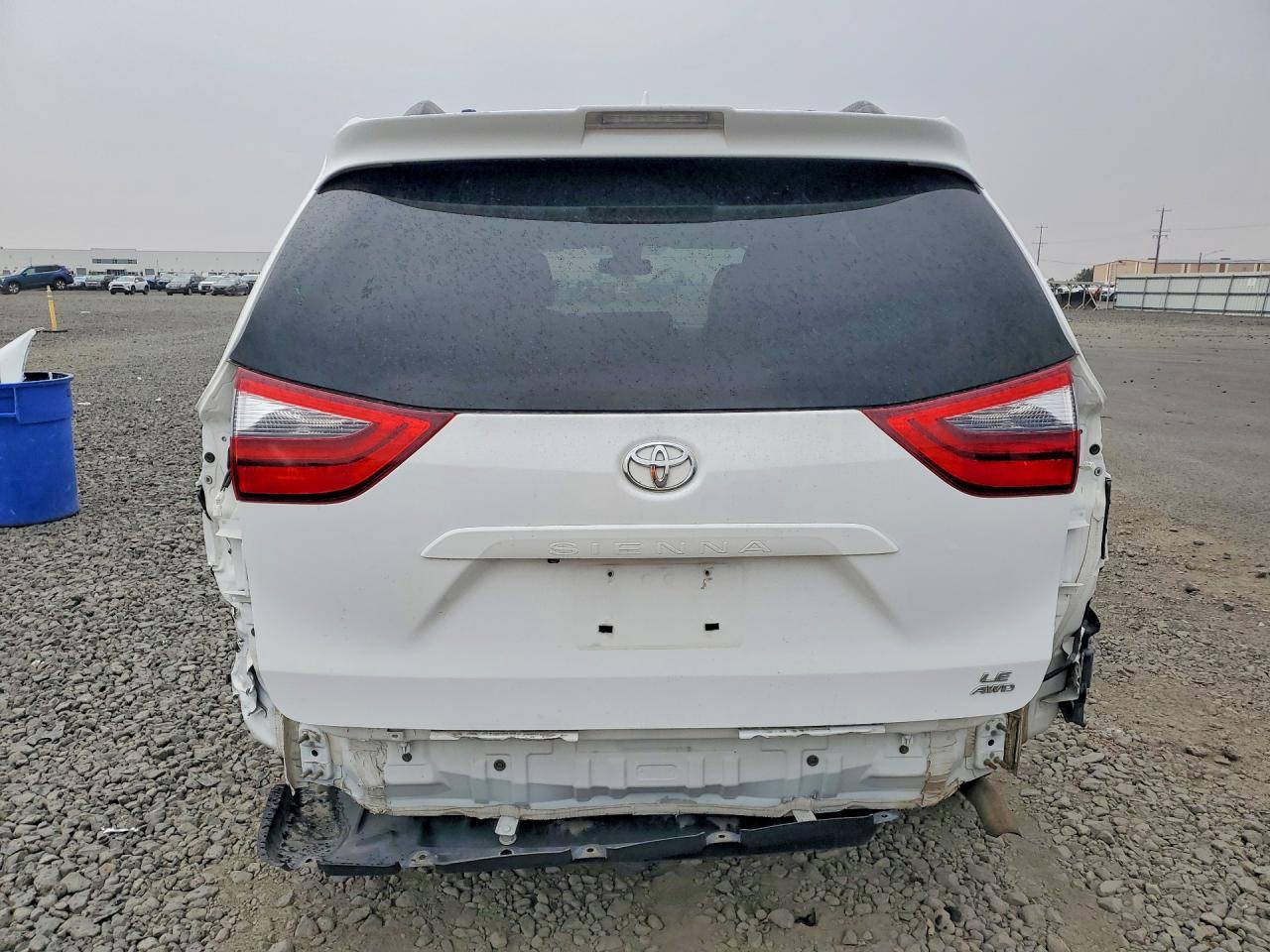 2020 Toyota Sienna Le - Image 6