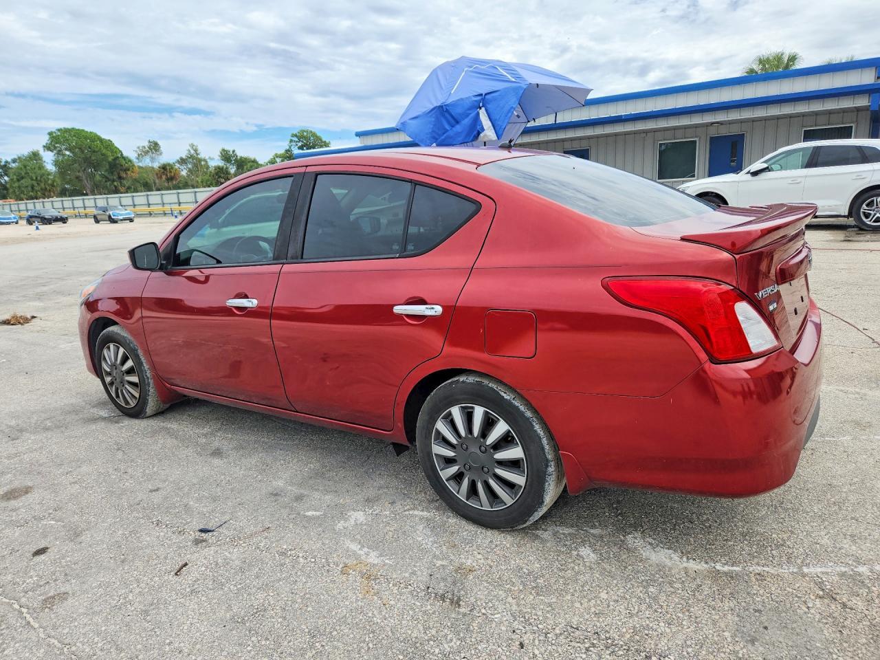 2017 Nissan Versa - Фото 2