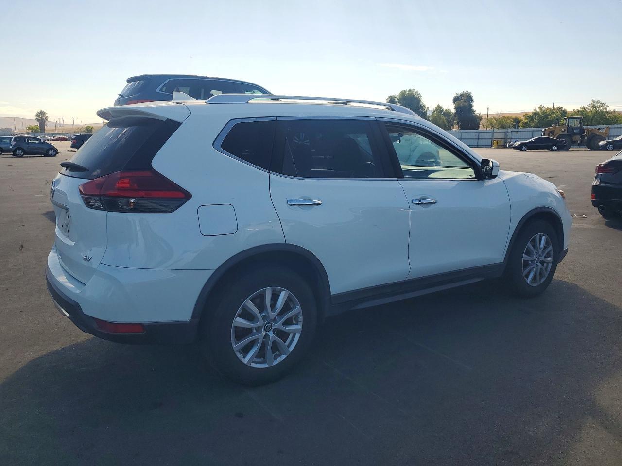2017 Nissan Rogue Sv - Image 3
