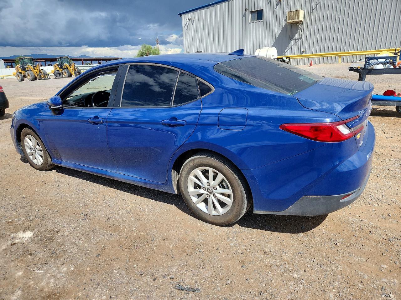 2025 Toyota Camry Le - Фото 2