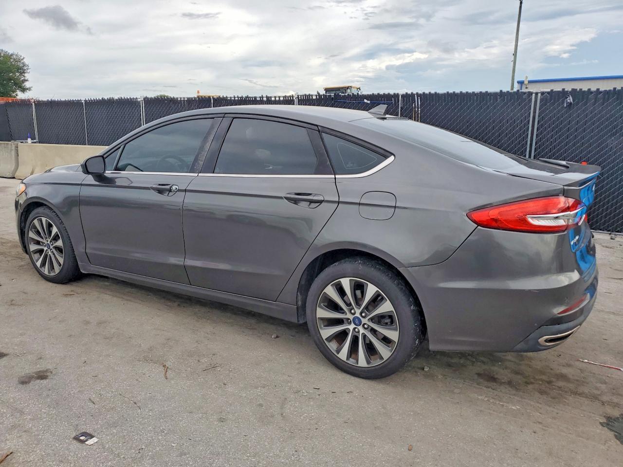 2019 Ford Fusion Se - Фото 2