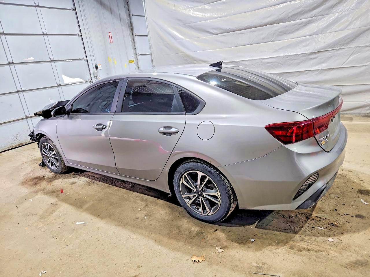2023 Kia Forte Lxs - Image 2