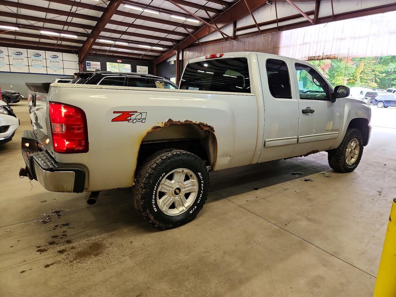 2010 Chevrolet Silverado K1500 Lt - Image 3