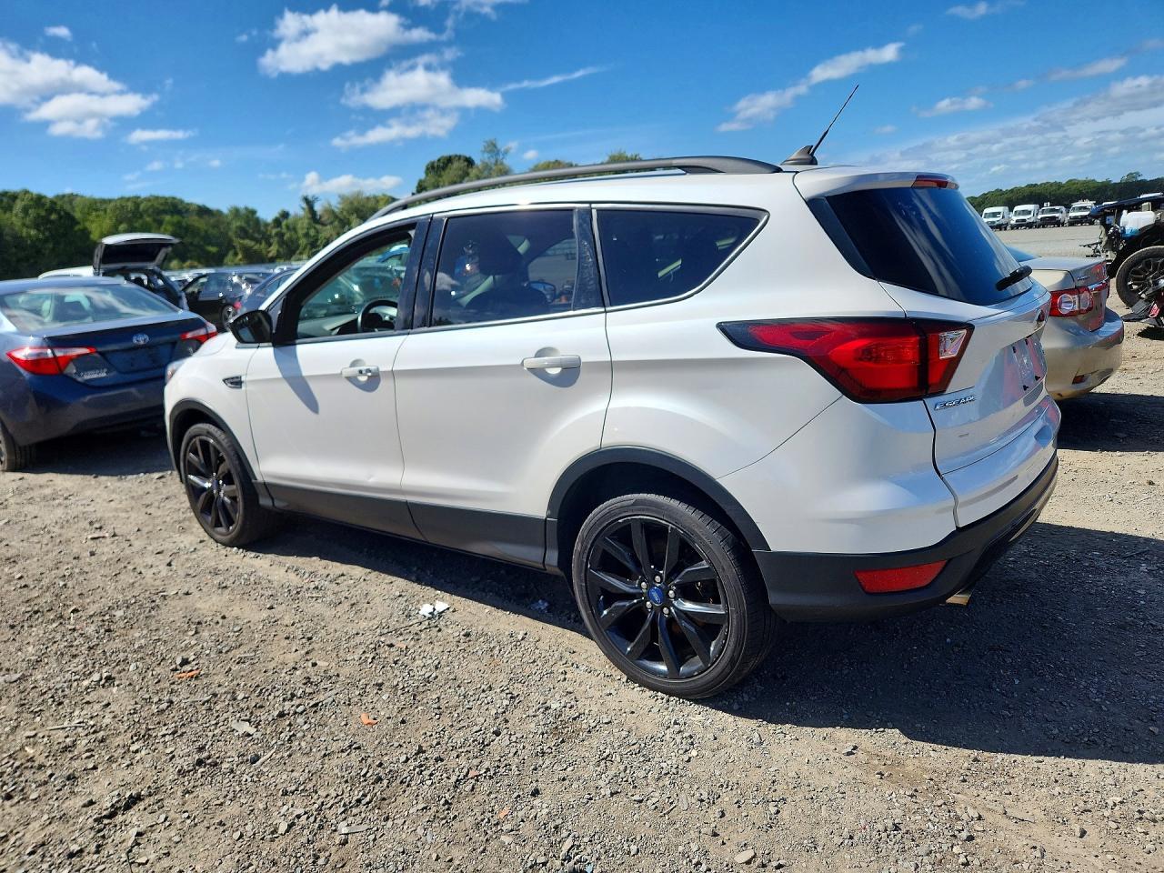 2019 Ford Escape Se - Фото 2