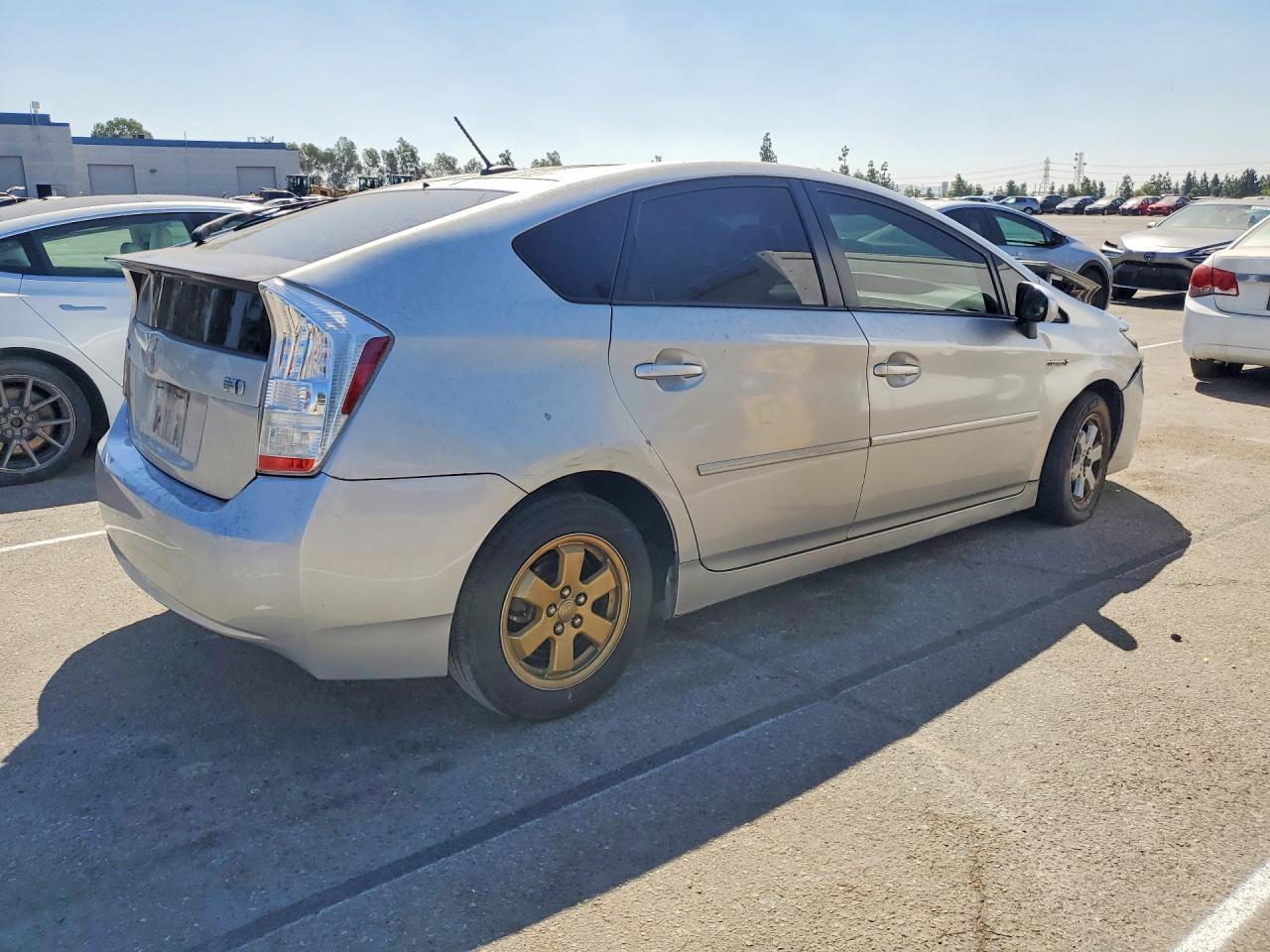 2011 Toyota Prius Three - Фото 3