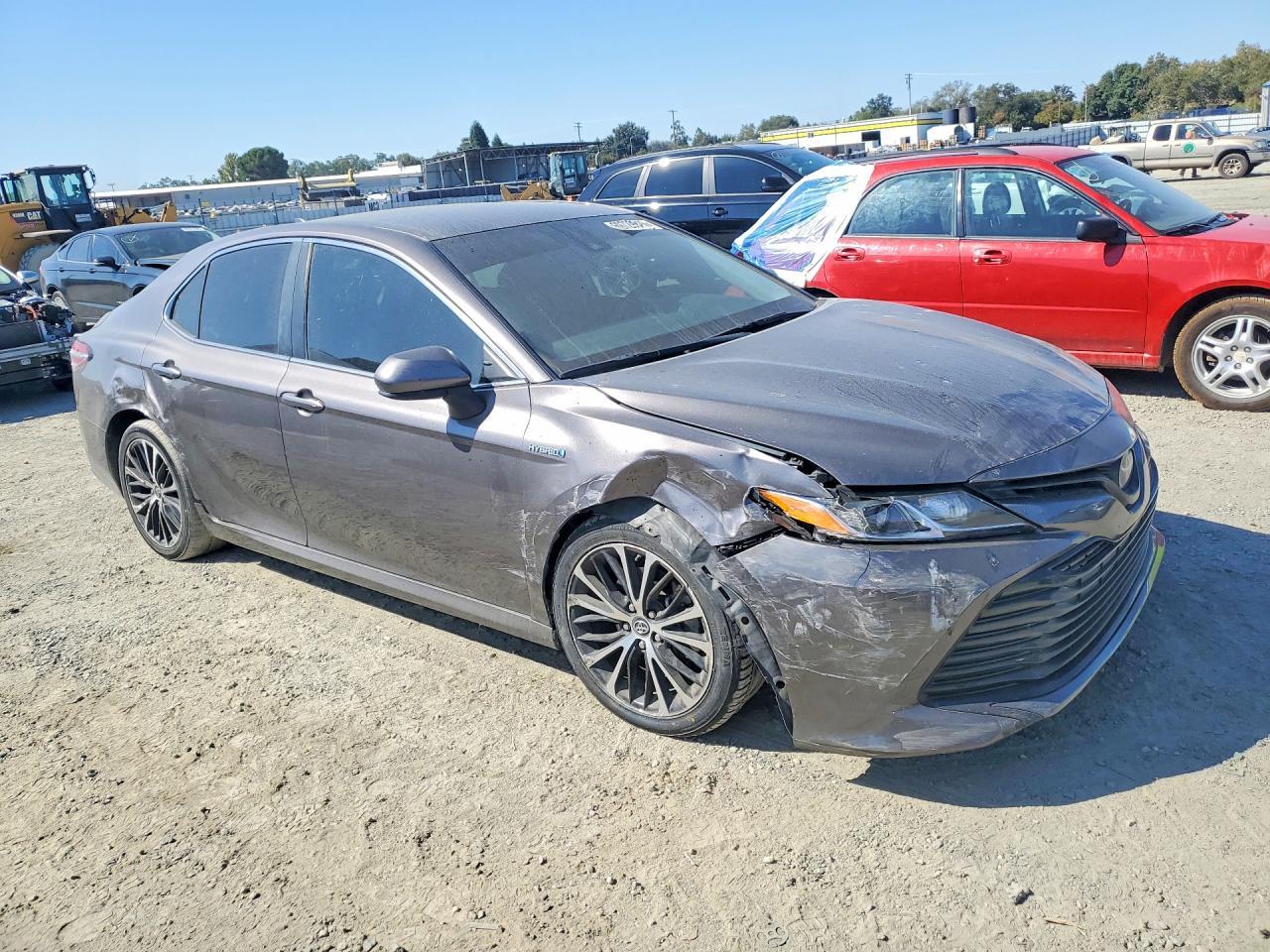 2020 Toyota Camry Le - Фото 4