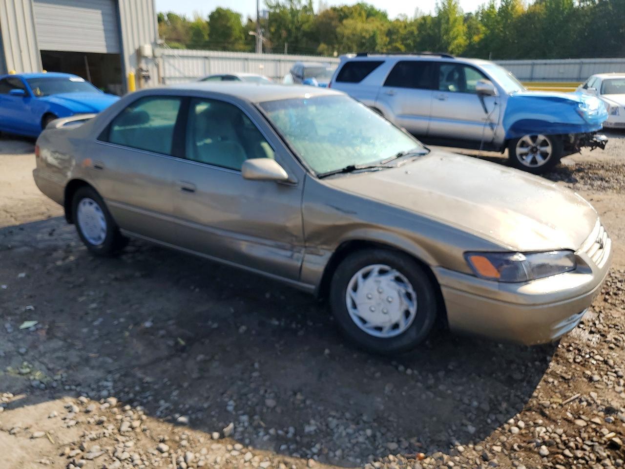 1997 Toyota Camry Le - Image 4
