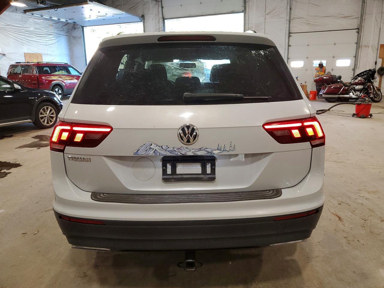 2019 Volkswagen Tiguan S - Image 6
