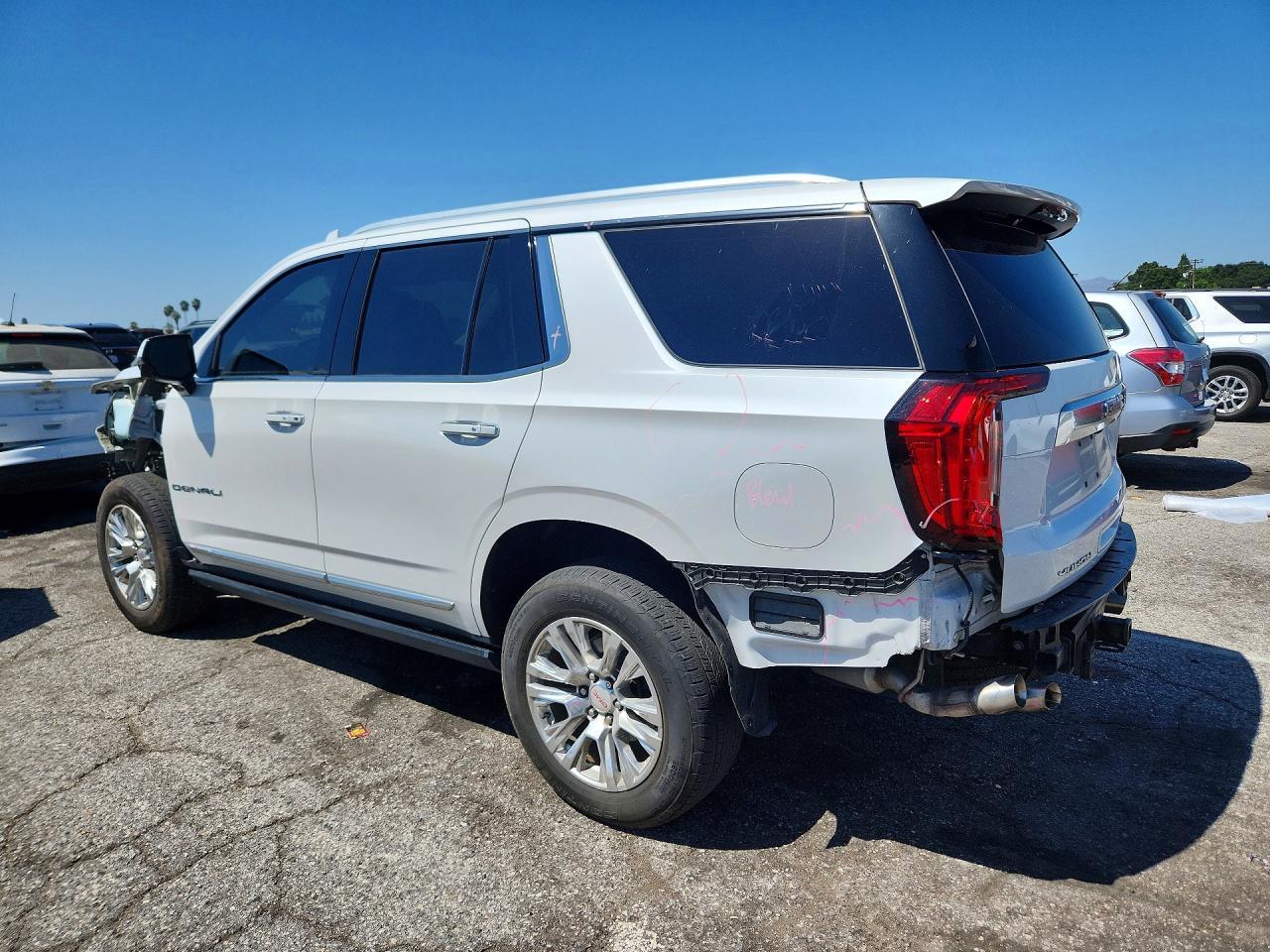 2022 GMC Yukon Denali - Фото 2