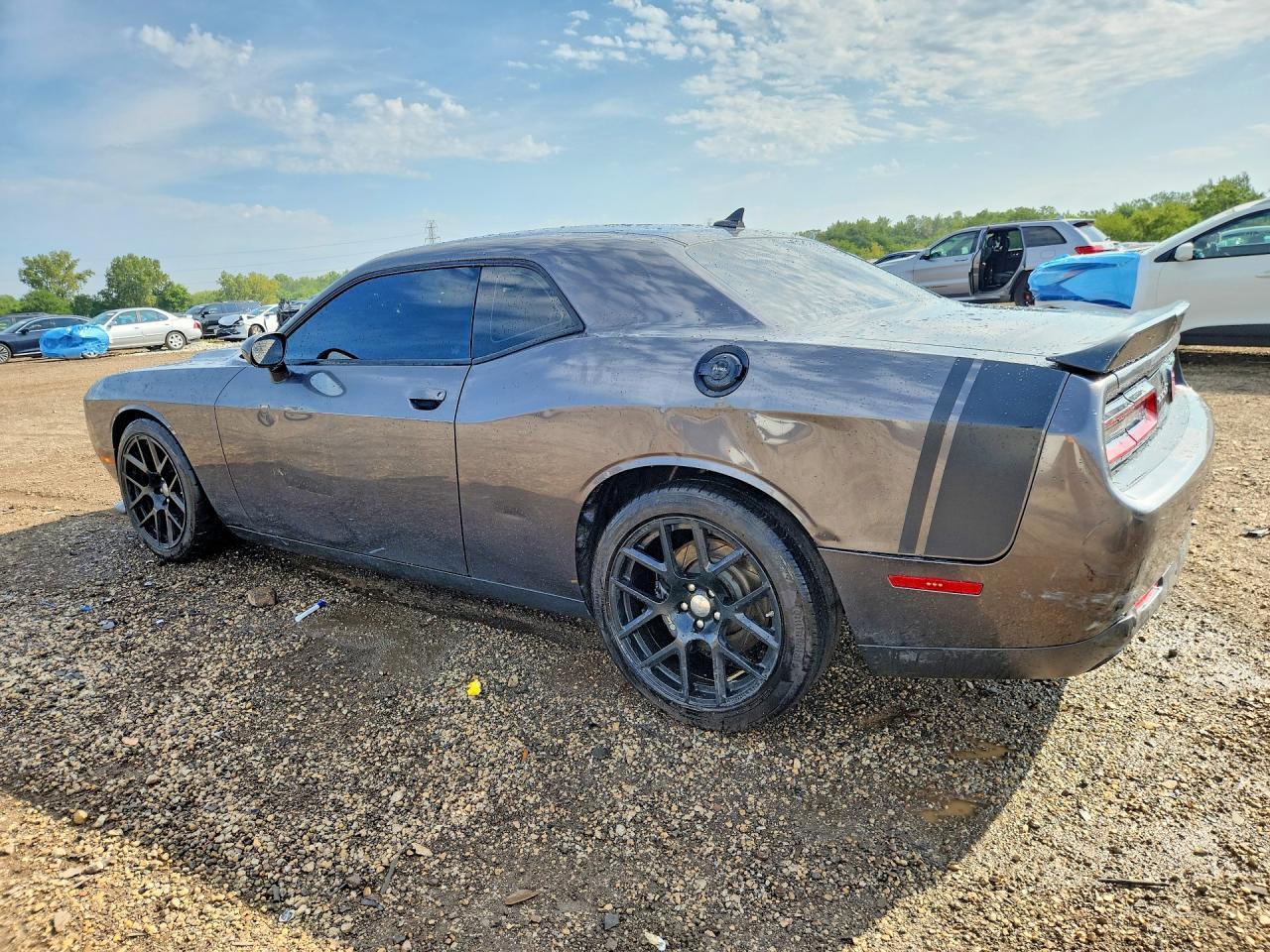 2015 Dodge Challenger R - Image 2