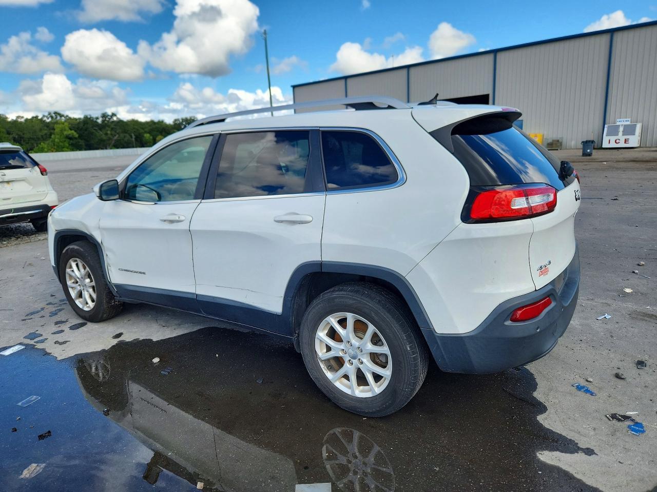 2017 Jeep Cherokee Latitude - Image 2