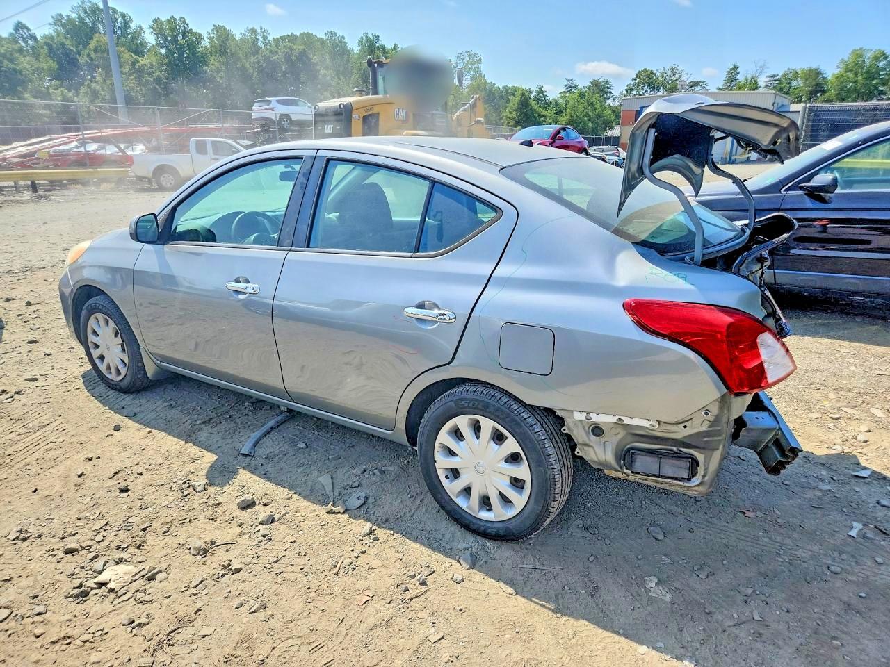 2012 Nissan Versa 1.6 S - Фото 2