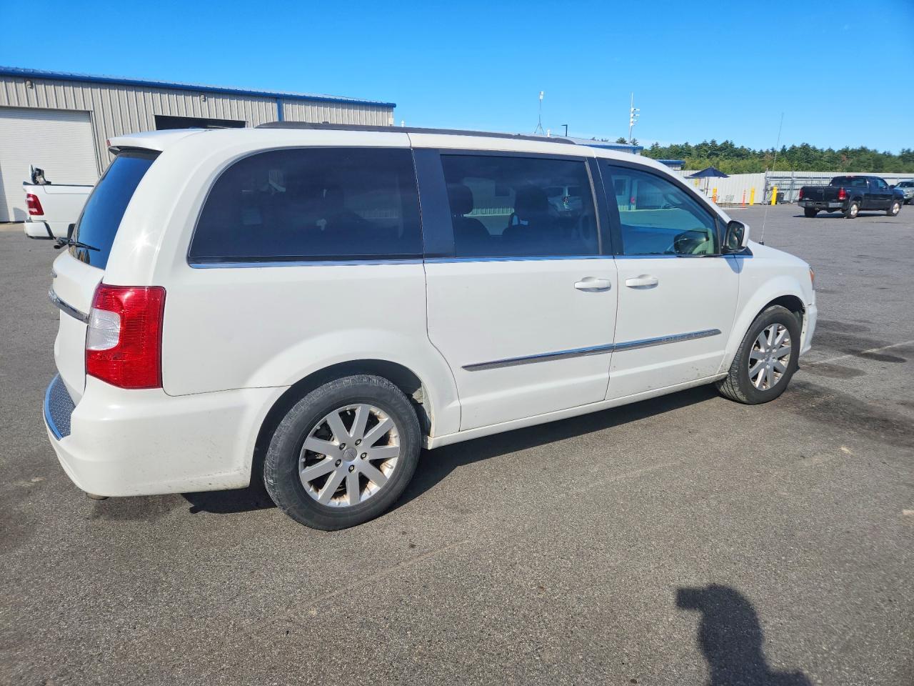 2016 Chrysler Town & Country Touring - Фото 3