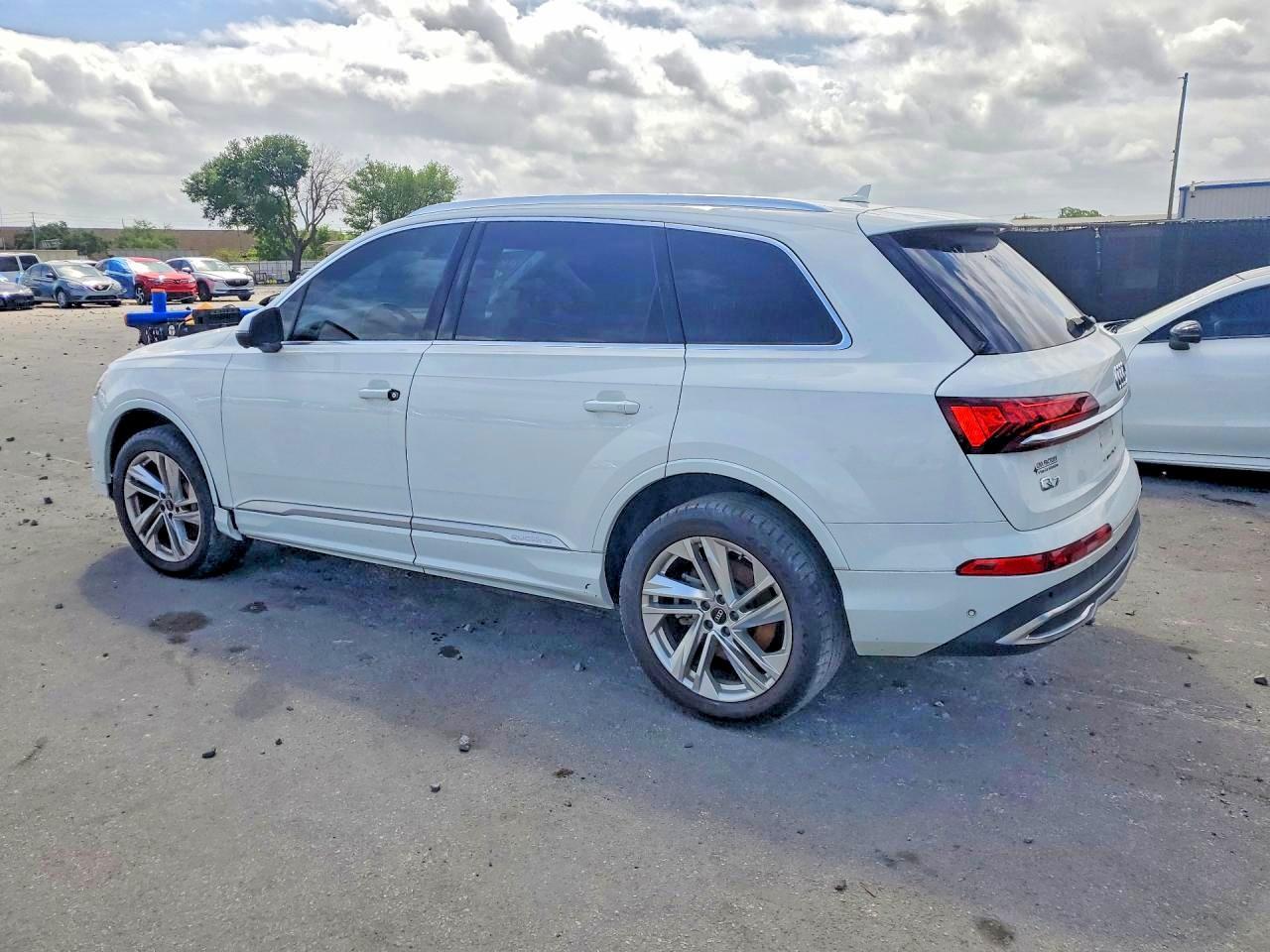 2021 Audi Q7 Premium Plus - Фото 2