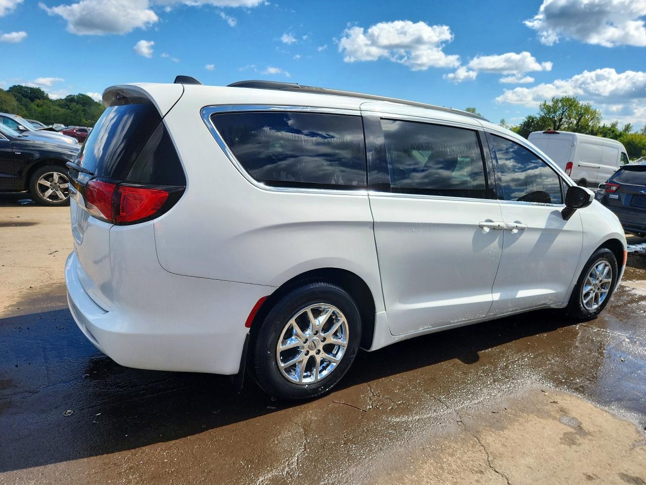 2021 Chrysler Voyager Lxi - Image 3