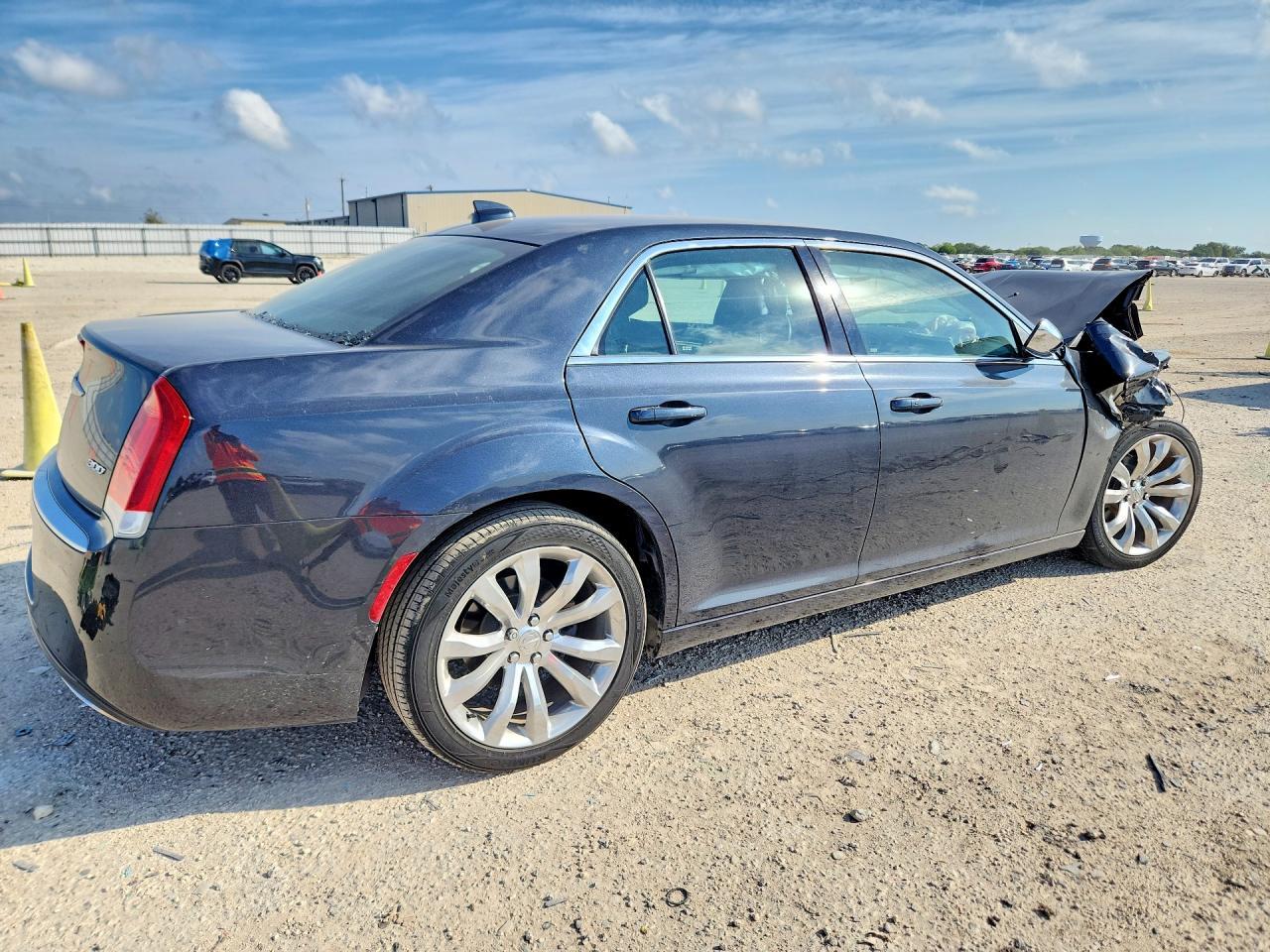 2018 Chrysler 300 Touring - Image 3