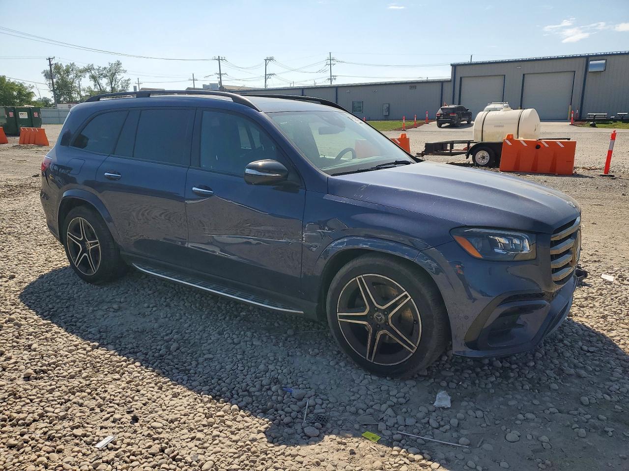 2025 Mercedes-Benz Gls 450 4Matic - Image 4